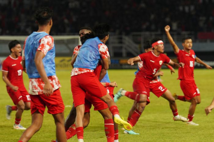 Aksi pemain Timnas Indonesia U-19 ketika merayakan gol ke gawang Malaysia di semifinal Piala AFF U-19 2024. (pssi.org) - Image