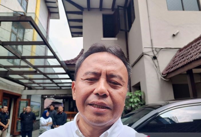 Sekda Jabar Herman Suryatman memberikan keterangan di Bandung. (Ricky Prayoga/Antara) - Image