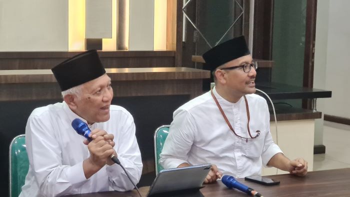 Pj PWNU Jatim KH Abdul Hakim Mahfudz atau Gus Kikin (kiri). (Istimewa) - Image