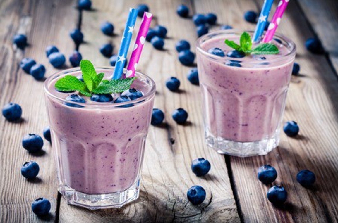 Ilustrasi penyajian smoothies blueberry. (Sumber foto: Keto Food) - Image