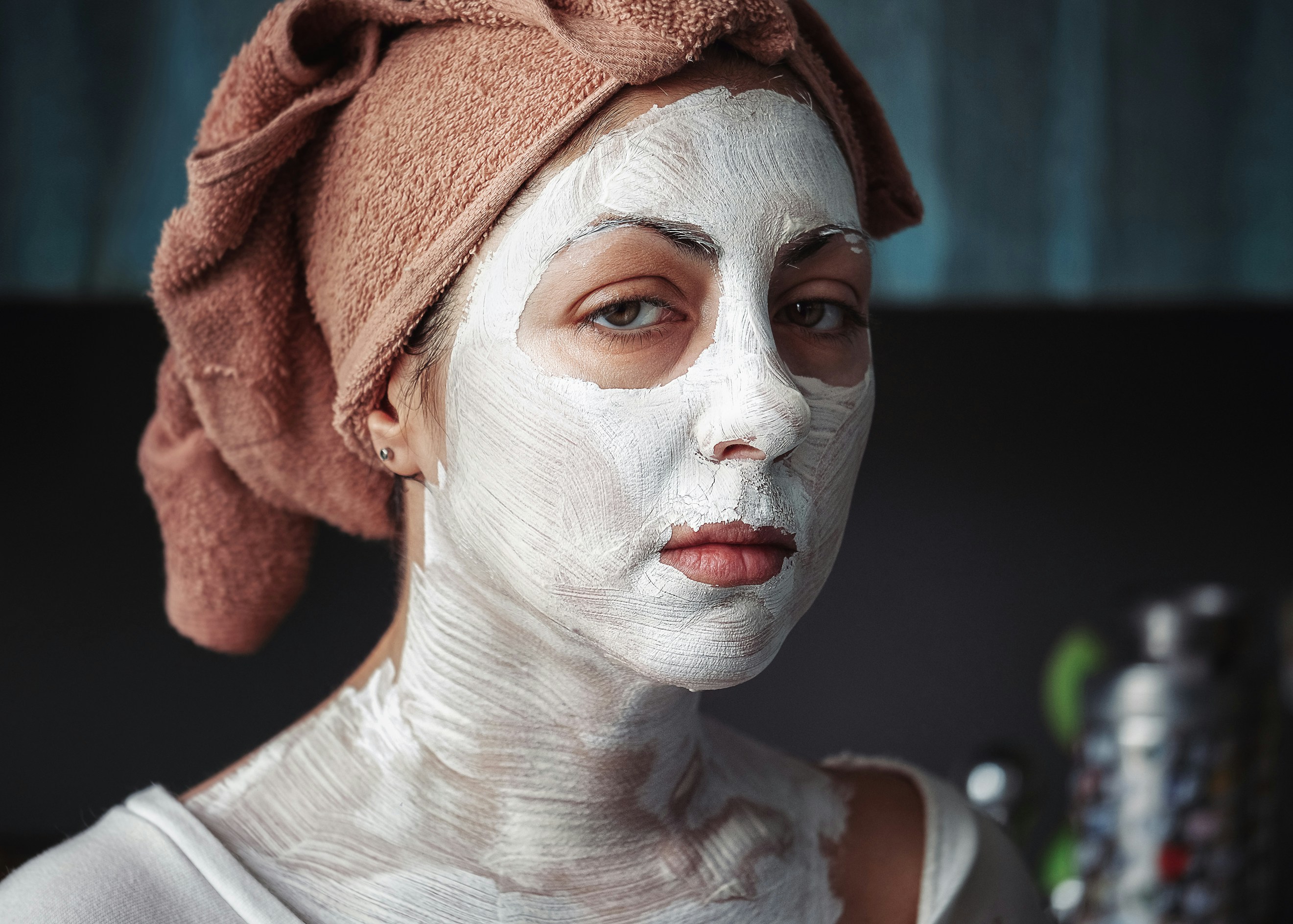 Ilustrasi orang yang membuat homemade skincare./Unsplash - Image