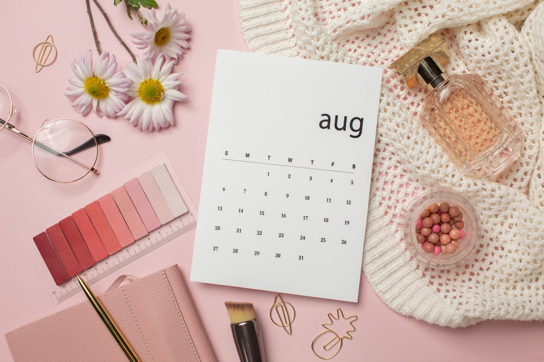 Ilustrasi kalender bulan kelahiran Agustus. (Freepik) - Image
