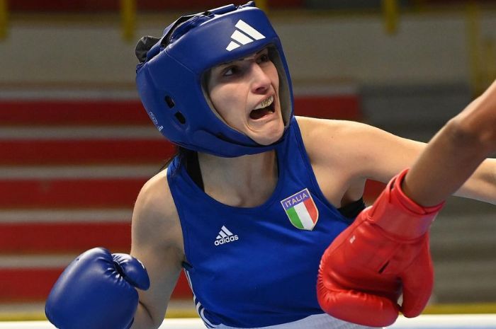 Angela Carini mengakui dirinya melakukan kesalahan ketika menghadapi Imane Khelif di Olimpiade Paris 2024. (Instagram/@fpiboxe) - Image