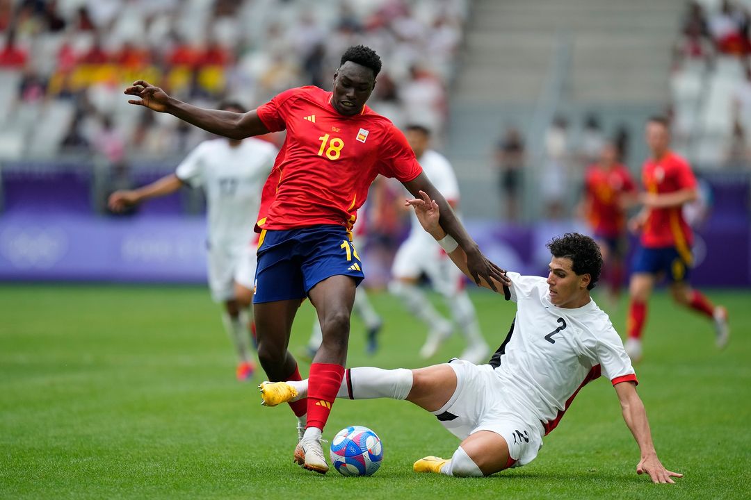 Samu Omorodion saat bermain bersama Spanyol di Olimpiade 2024. - Image