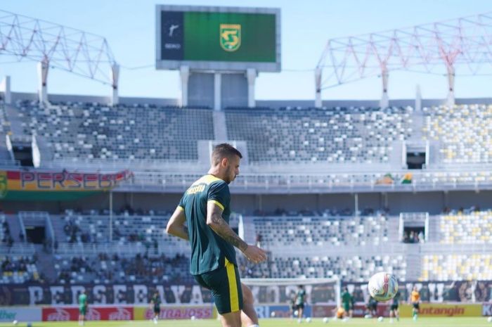 Nikola Kovacevic bisa jadi jawaban pemain yang dibutuhkan Paul Munster di Persebaya Surabaya. (Instagram/@nikolakoca21) - Image