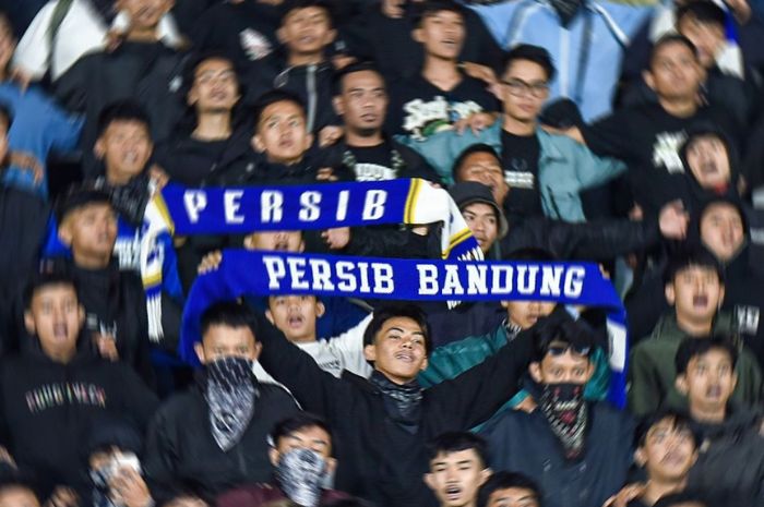 Persib Bandung juara Liga 1 akan menantang juara Liga 2 PSBS Biak di pekan pertama Liga 1. (Instagram/@persib) - Image