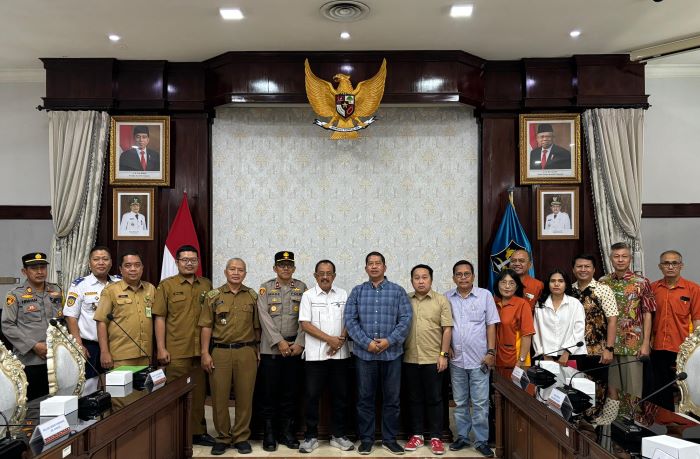 Menyelesaikan konflik sekolah Petra dengan warga, sejumlah pihak diundang ke Balai Kota Surabaya. (Pemkot Surabaya) - Image