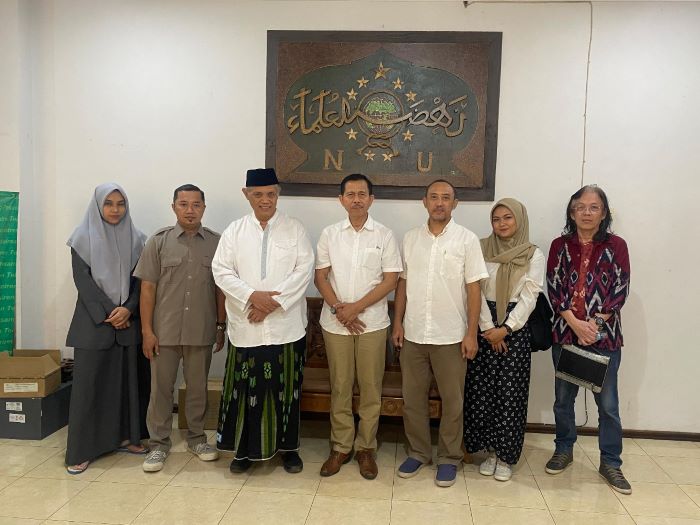 Founder Kawoong Innovation Ir Hadi Wardoyo saat bertemu langsung dengan Sekretaris Utama Pesantren Tebuireng, Ir H. Abdul Ghofar. (Istimewa) - Image
