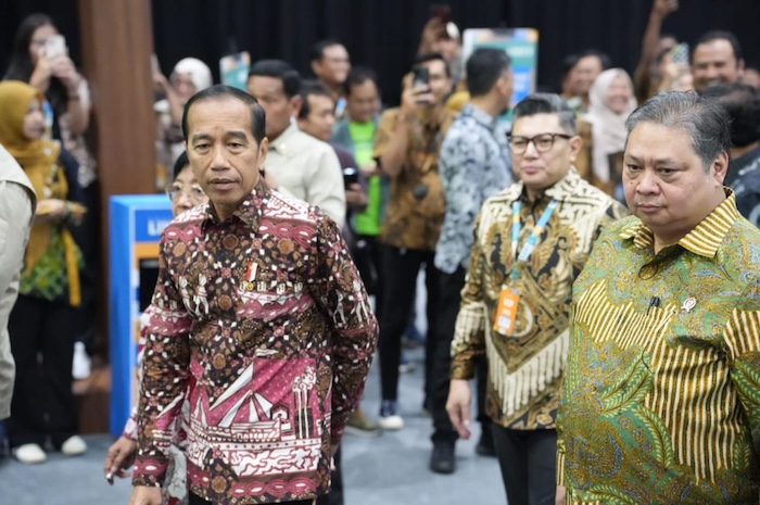 Presiden Joko Widodo (Jokowi) bersama Menteri Koordinator Bidang Perekonomian Airlangga Hartarto. (Istimewa) - Image