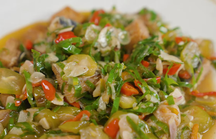 Resep Tumis Ikan Jambal Pedas yang Enak dan Mudah Dibuat di Rumah./Tangkap Layar YouTube Willgoz Kitchen - Image