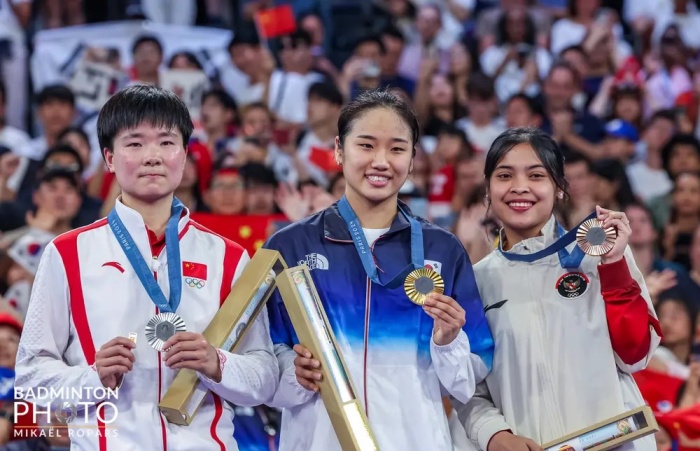 Gregoria Mariska Tunjung (kanan) ketika meraih medali perunggu di Olimpiade Paris 2024 dan ada target besar dari Fadil Imran untuk Olimpiade Los Angeles 2028. (pbsi.id) - Image