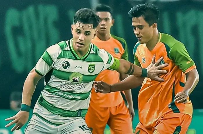 Persibo Bojonegoro ketika menghadapi Persebaya Surabaya di laga uji coba sebelum digelarnya Liga 2 Indonesia 2024/2025. (Instagram/@persibo.bojonegoro) - Image
