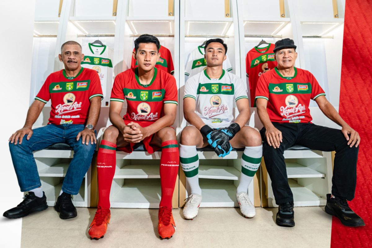 Jersey alternate merah akan digunakan Persebaya melawan PSS Sleman nanti malam. - Image