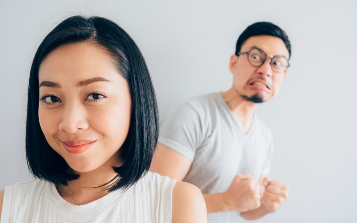 ilustrasi seseorang yang diam-diam cemburu kepada anda/ Sumber foto: Freepik - Image