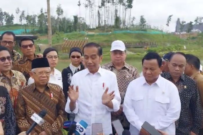 Tangkapan layar Prabowo Subianto bersama para menteri Kabinet Indonesia Maju (KIM) mendampingi Presiden Joko Widodo dan Wapres Ma - Image