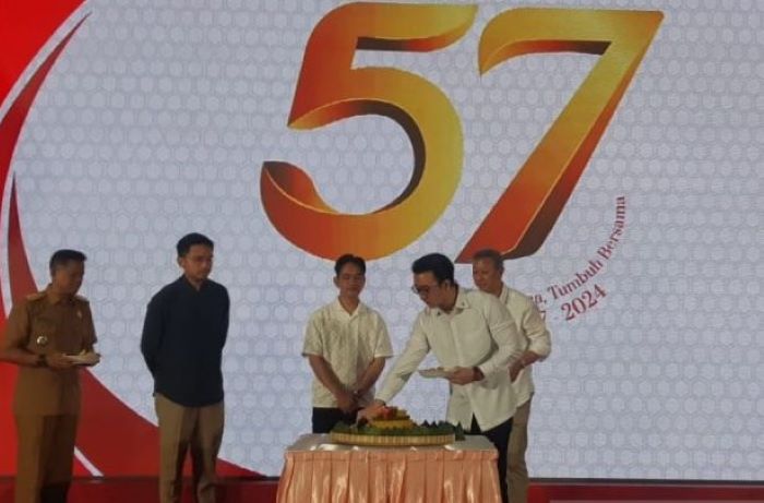 Wakil Presiden terpilih Gibran Rakabuming Raka di Kabupaten Sukoharjo, Senin (12/8). (Aris Wasita/Antara) - Image