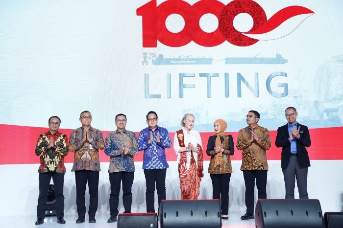 Penjabat (Pj) Gubernur Jawa Timur Adhy Karyono mengapresiasi pengapalan Floating Storage and Offloading (FSO) ke-1.000 Blok Cepu oleh Exxon Mobil Cepu Limited. (Pemprov Jatim) - Image