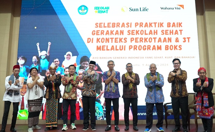 Gerakan Sekolah Sehat digalakkan oleh Kemendikbudristek, kerja sama dengan private, salah satunya Sun Life Indonesia dan WVI. (dok. Sun Life Indonesia) - Image