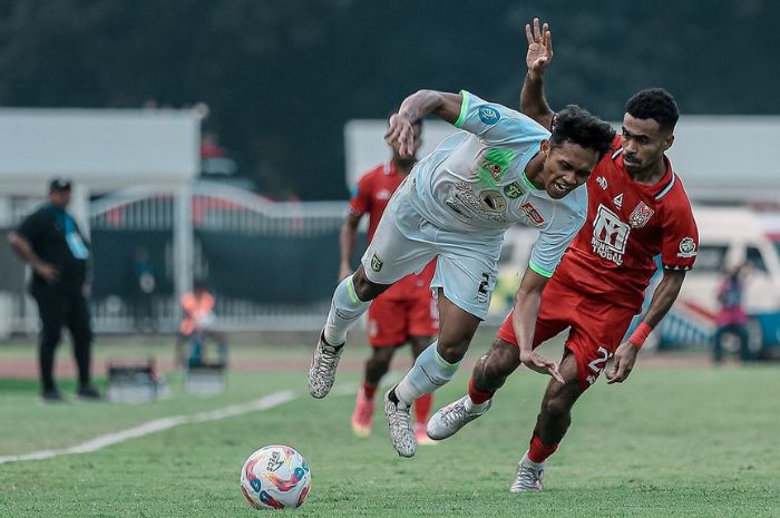 Arief Catur Pamungkas berhasil raih dua top aksi di laga Persebaya Surabaya kontra Malut United di Liga 1 Indonesia 2024/2025. (Instagram/@officialpersebaya) - Image