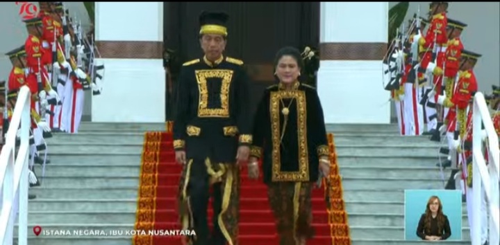 Baju adat Takwo yang dikenakan Presiden Joko Widodo dan Ibu Negara Iriana Joko Widodo adalah warisan kesultanan Kutai. (istimewa) - Image