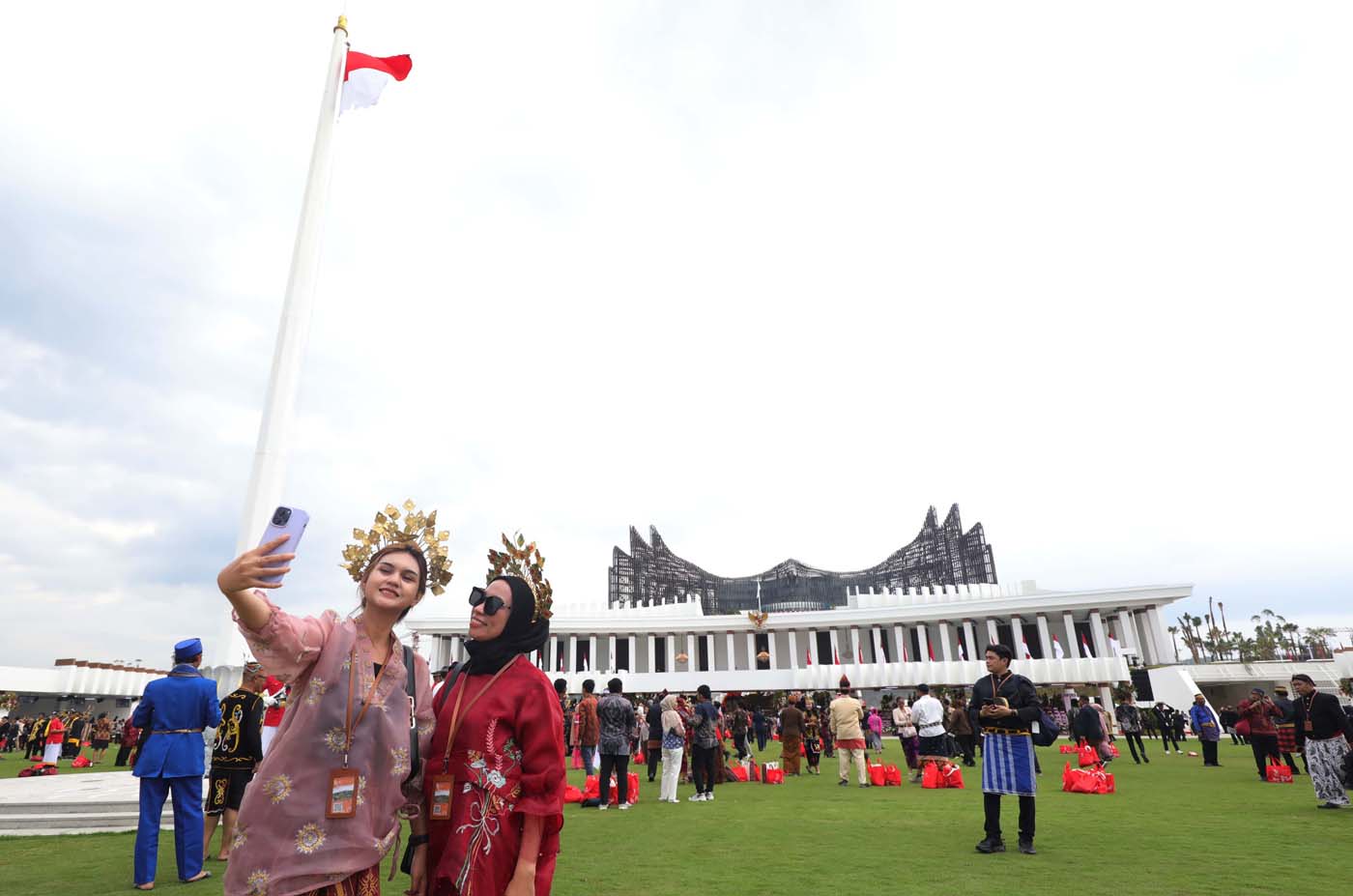 Tamu undangan hadir dalam upacara Peringatan Detik-detik Proklamasi Kemerdekaan Republik Indonesia (