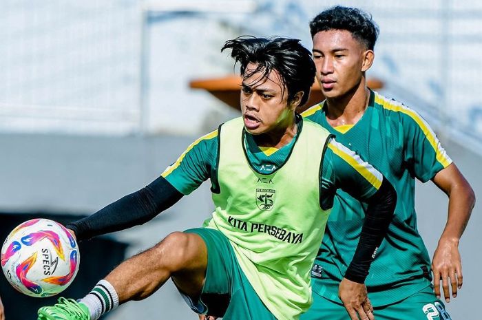 Persebaya Surabaya keluarkan program tiket bundling untuk memudahkan suporter mendukung langsung di stadion. (Instagram/@officialpersebaya) - Image