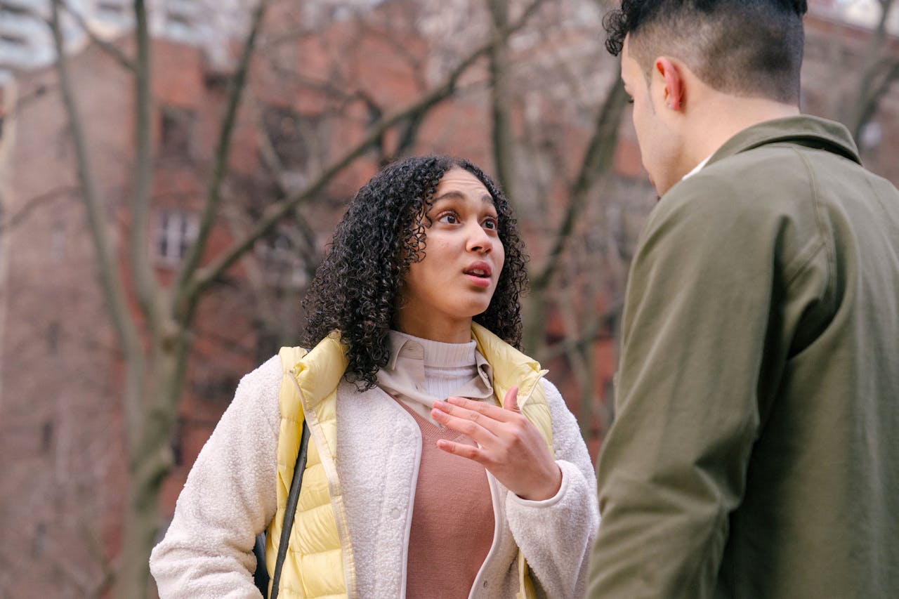 Zodiak yang terlalu protektif pada perempuan menurut Astrologi. (Pexels/ Budgeron Bach) - Image
