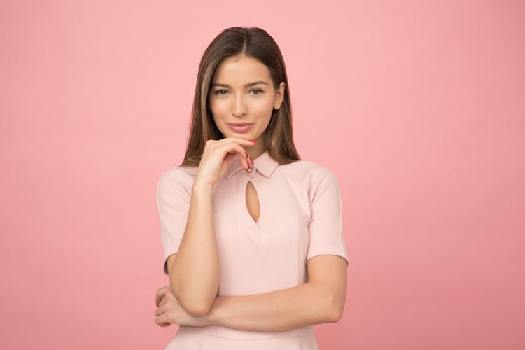 Ilustrasi perempuan dengan kepribadian ambivert. (Pexels/Moose Photos) - Image