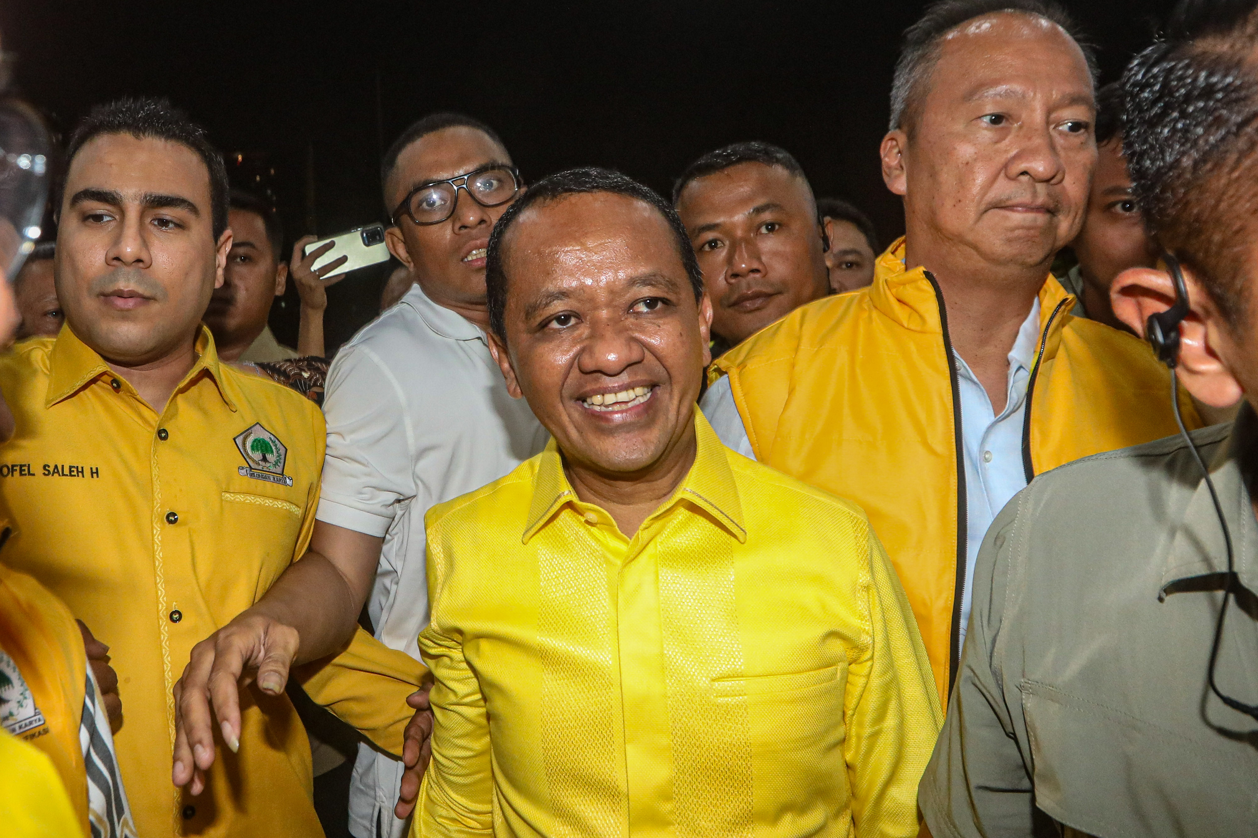 Bahlil Lahadalia resmi mendaftar sebagau calon Ketua Umum DPP Partai Golkar. (Salman Toyibi/ Jawa Pos) - Image
