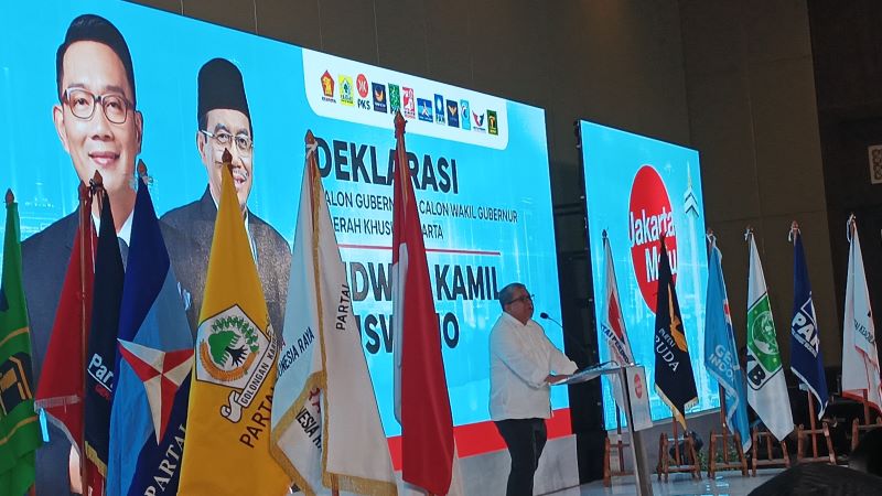 Wakil Ketua Umum Partai Gelora Fahri Hamzah memberikan dukungan ke Ridwan Kamil-Suswono sebagai Gubernur-Wakil Gubernur Jakarta. (Royyan/ JawaPos.com) - Image