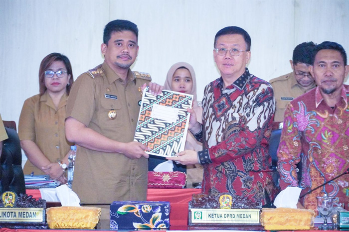 Wali Kota Medan Bobby Nasution saat hadir Rapat Paripurna DPRD Kota Medan di Gedung DPRD Kota Medan, Senin (19/8). (Istimewa). - Image