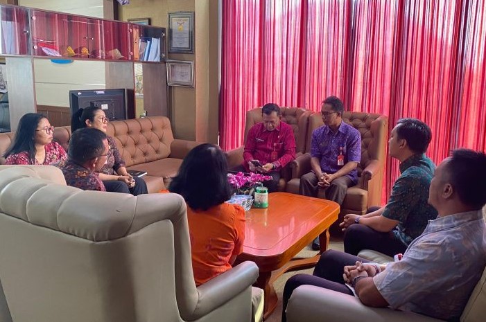Dokumentasi pertemuan Dispendik Tabanan dengan oknum guru di SMPN 2 Kerambitan di Tabanan, Rabu (21/8). (Dispendik Tabanan/Antara) - Image