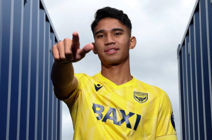 Marselino Ferdinan ketika berada di markas Oxford United untuk berjuang di kasta kedua Liga Inggris. (Instagram/@oufcofficial) - Image