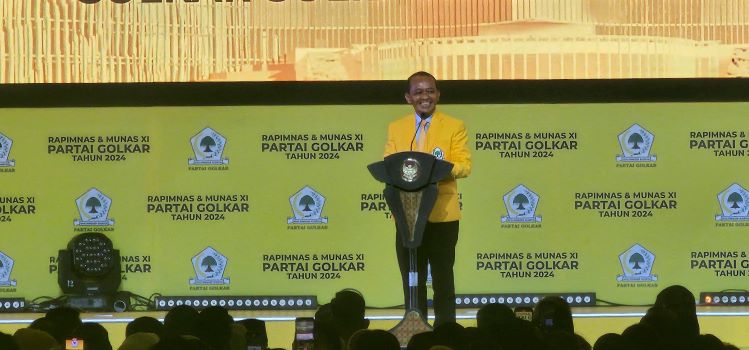 etua Umum Partai Golkar Bahlil Lahadalia saat menyampaikan pidato politik pada acara penutupan Munas XI Partai Golkar di Jakarta Convention Center (JCC), Senayan, Jakarta, Rabu (21/8). - Image