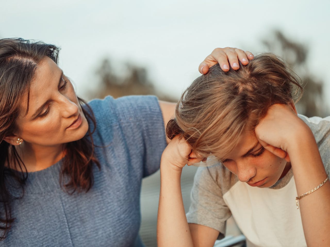 Perilaku orang tua untuk jaga ikatan kuat dengan anak yang telah dewasa menurut Psikologi. (Pexels/Kindel Media) - Image