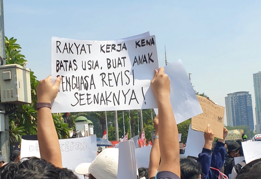Topik terkait - Image