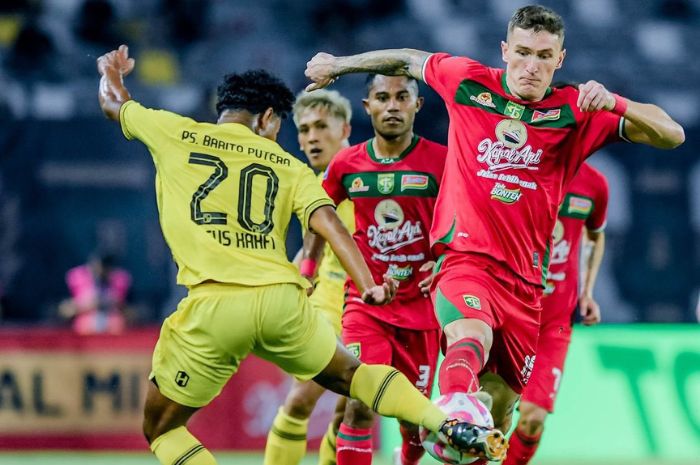 Kedatangan Slavko Damjanovic melengkapi lini belakang Persebaya Surabaya yang dihuni oleh Kadek Raditya di Liga 1 Indonesia 2024/2025. (Instagram/@officialpersebaya) - Image