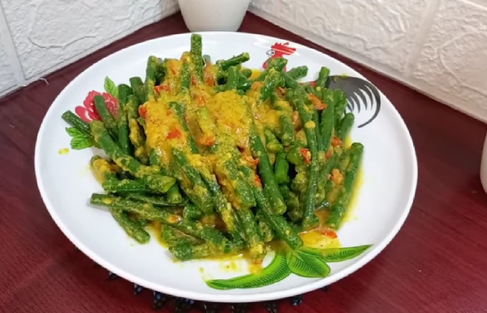 Resep Tumis Kacang Panjang yang Mudah Dibuat./Tangkap Layar YouTube Budhe idries - Image