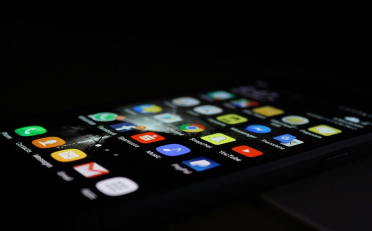 Potret media sosial./(Unsplash.com/RamiAl-Zayat) - Image