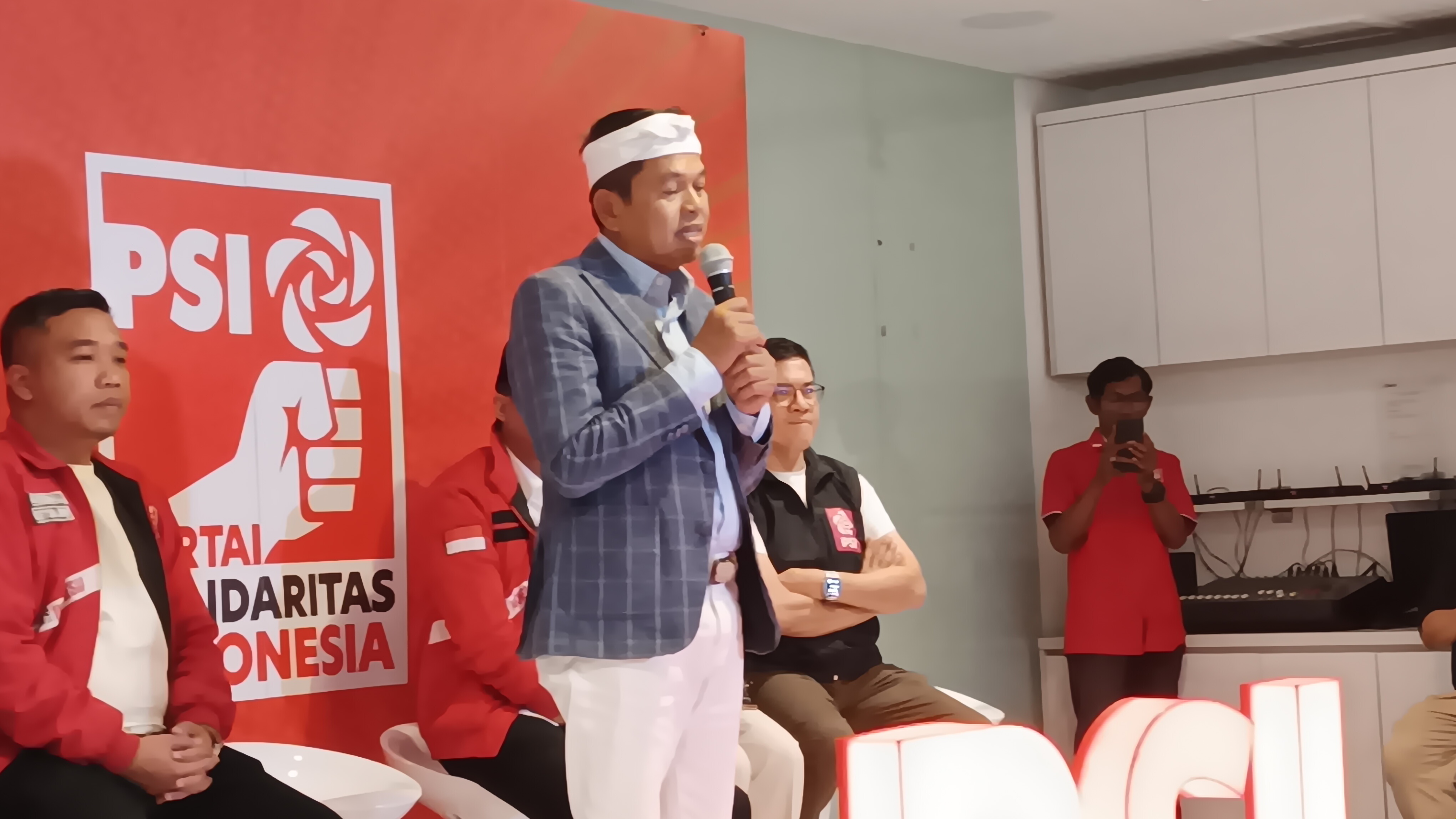Bakal Calon Gubernur Jawa Barat Dedi Mulyadi berharap akan ada banyak calon dalam kontestasi di Pilkada Jawa Barat 2024. (Istimewa) - Image
