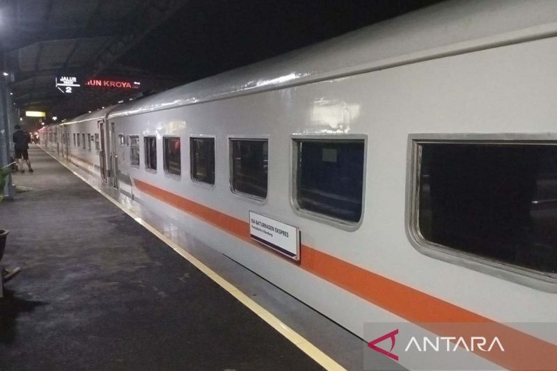 ILUSTRASI. KA Baturraden Ekspres relasi Purwokerto-Bandung pergi pulang (PP). (ANTARA) - Image