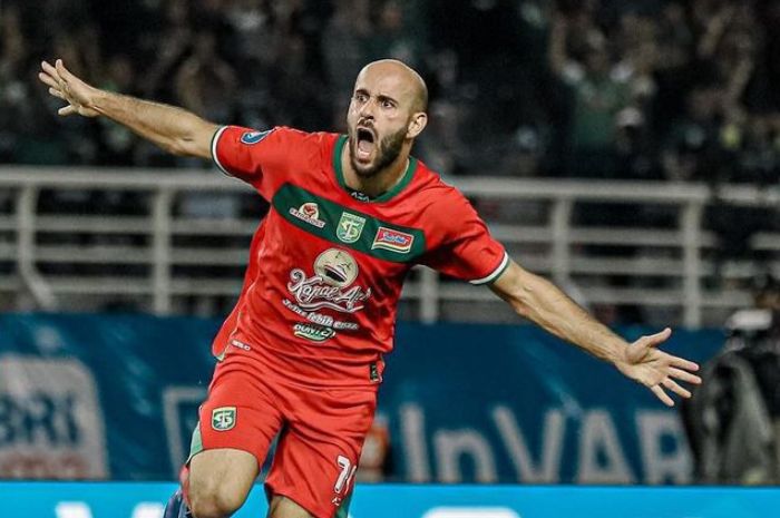 Bintang Persebaya Surabaya Mohammed Rashid akan berjuang penuh di putaran ketiga Kualifikasi Piala Dunia 2026 kontra Korea Selatan. (Instagram/@moerashid95) - Image