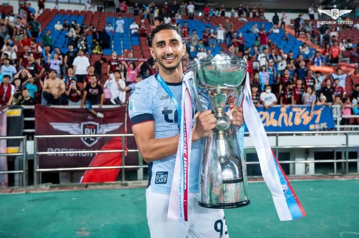 Mahmoud Eid, mantan bintang Persebaya Surabaya, ketika menjadi juara bersama Bangkok United 2023. (Instagram/@mahheeid) - Image