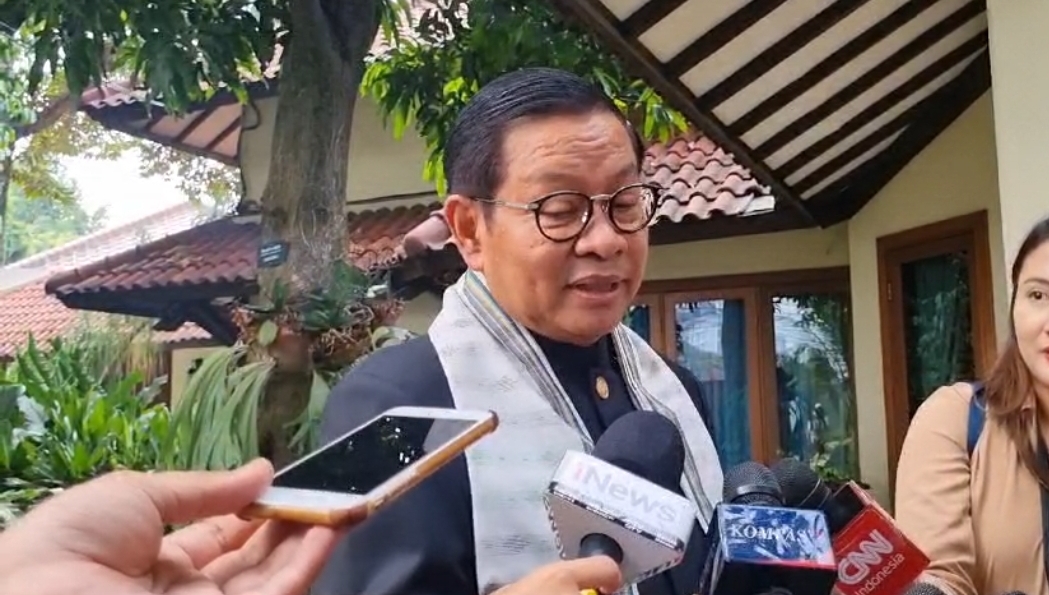 Menteri Sekretaris Kabinet (Menseskab) Pramono Anung hendak mendaftarkan diri sebagai cagub Jakarta di kediamannya, Jalan Haji Ambas, Cipete, Jakarta Selatan, Rabu (28/8). (Istimewa) - Image
