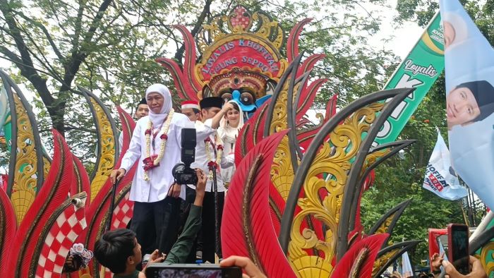 Khofifah dan Emil Dardak mendaftarkan diri sebagai Cagub dan Wagub Jatim di KPU Jawa Timur. (Istimewa) - Image