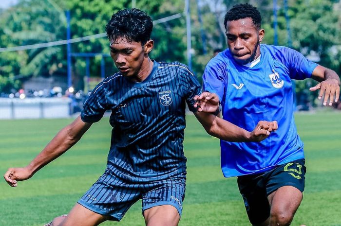 Persebaya Junior ketika melakukan latihan menghadapi PSIS Semarang Junior di Semarang. (Instagram/@officialpersebaya) - Image