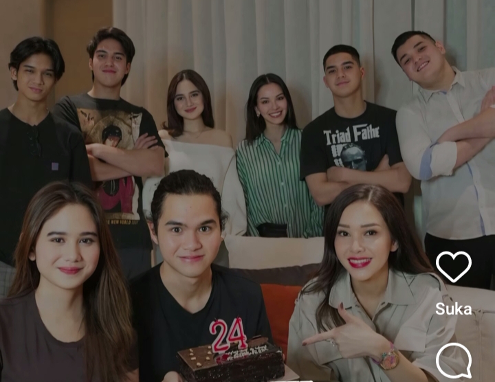 Maia Estianty Unggah Foto Bareng Keluarga. Sumber foto: Instagram @maiaestiantyreal - Image