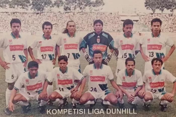 Mengenang kembali kiprah Persebaya Surabaya di Liga Dunhill 1994/1995. (Iswahyudi untuk JawaPos.com) - Image