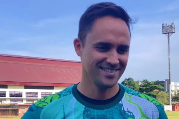 Paul Munster yakin dengan performa Flavio Silva akan membaik bersama Persebaya Surabaya di Liga 1 Indonesia 2024/2025. (Moch. Rizky Pratama Putra/ JawaPos.com) - Image