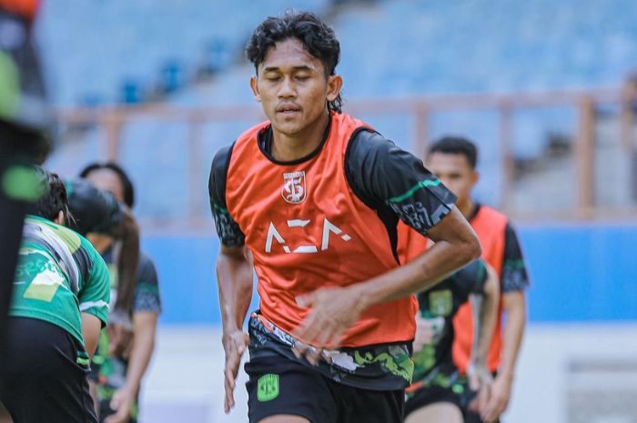 Arief Catur Pamungkas tampil sangat baik bersama Persebaya Surabaya musim ini dan semakin matang untuk berjuang di Liga 1 Indonesia 2024/2025. (Instagram/@officialpersebaya) - Image